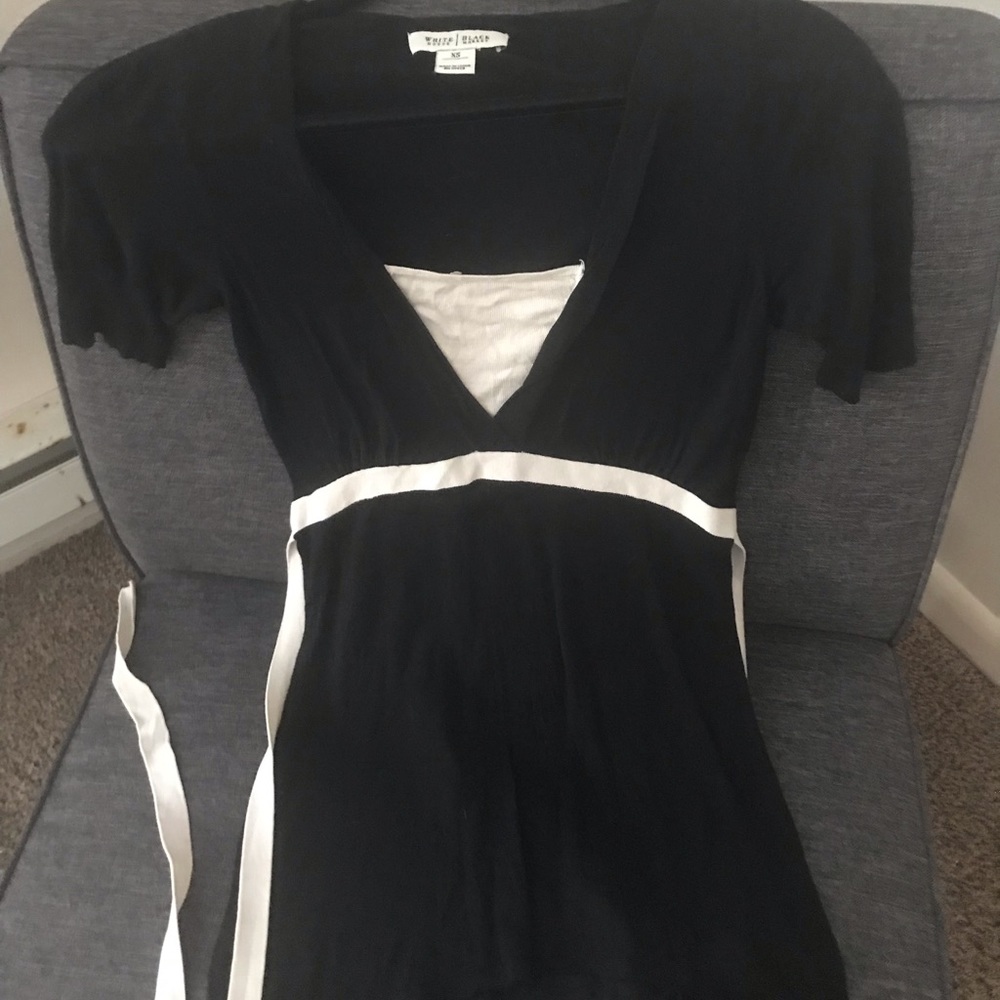 Cute black and white top.